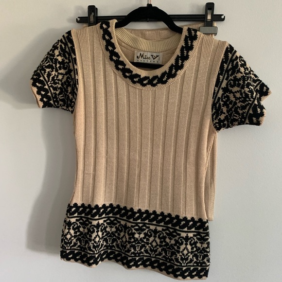 Valentino 2 piece set Vintage Miss V Couture Knit Top/Skirt 2000’s. Size 0-2. - Picture 3 of 5